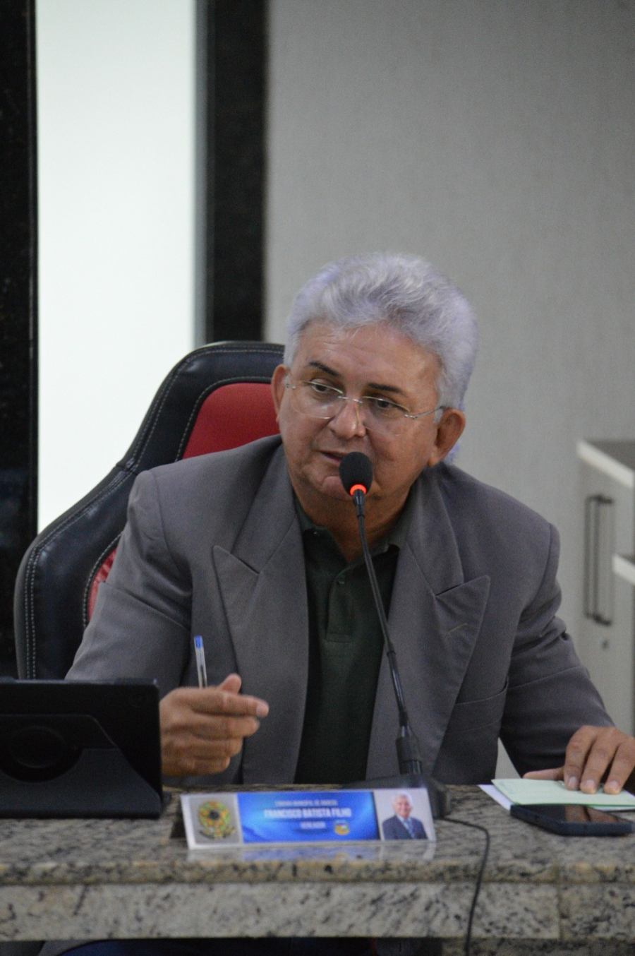 Júnior de Chicola assume a linha de frente do Governo na Câmara de Angicos
